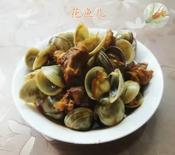 Yellow chicken round clams