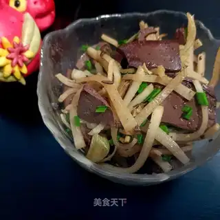 A white radish with pig blood