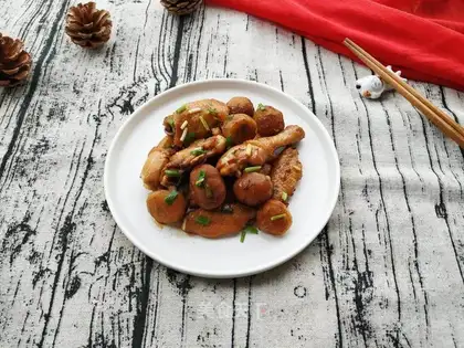 Red-burned chestnut chicken