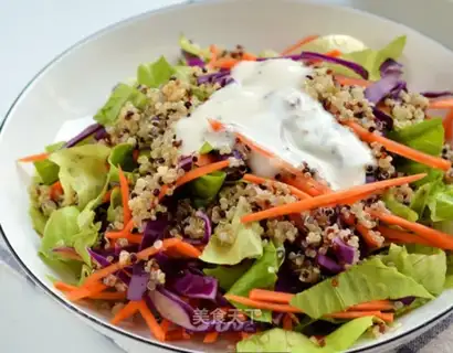 Sour quinoa and vegetables salad