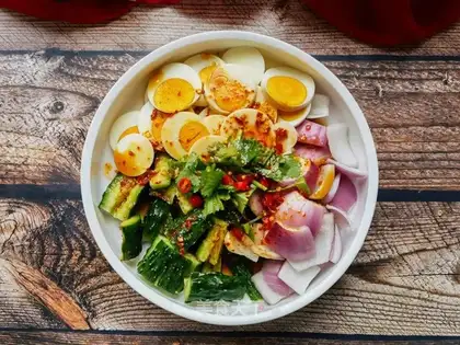 cucumber onions with eggs