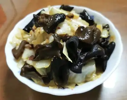 The cabbage, the black ear