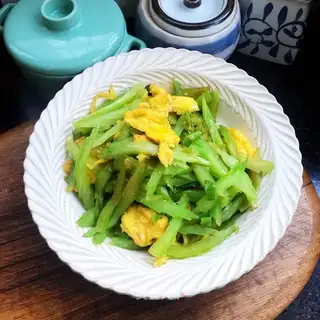 Celery fried eggs