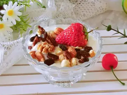 Strawberry nut yogurt