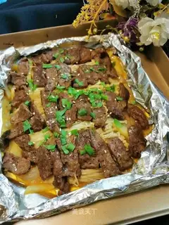 Golden mushroom roast beef