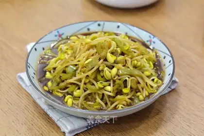 Sour pepper soybeans