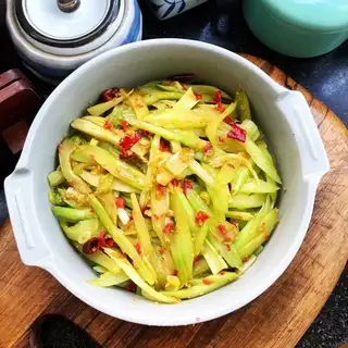 Garlic peppers for celery