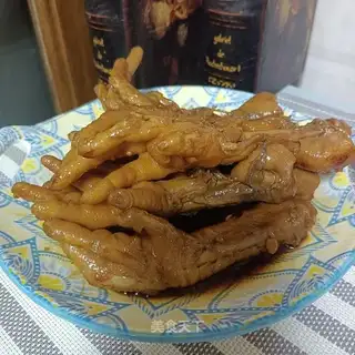 Chicken claws with soy sauce