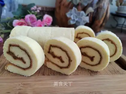 Peach jam cake rolls
