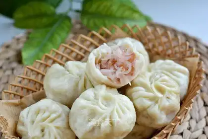 Pork and radish buns