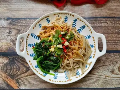 The spinach chicken gravy
