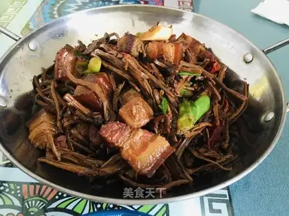 Red roasted tea mushrooms