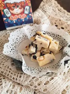 Cow Rolling Sugar