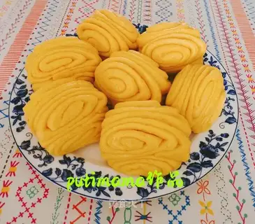 Pumpkin rolls