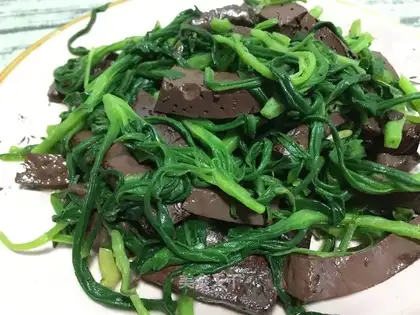Noodles and pig blood
