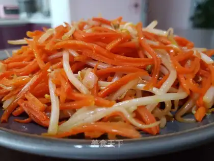 The green bean sprouts with red carrots