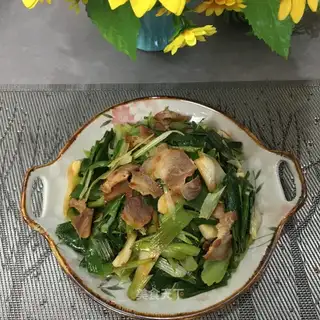 Five flowers with garlic