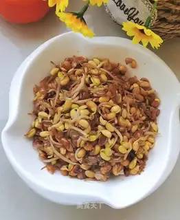 Pork and soybean sprouts