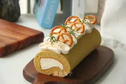 Caramel cream red tea roll