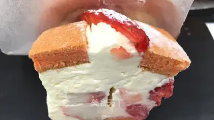 Strawberry rolls