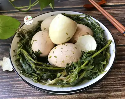 I'll cook the eggs with veggies