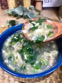 Spinach omelet soup