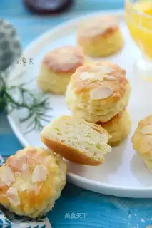 A thousand layers of almond bread