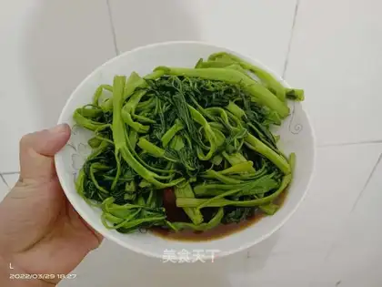 Clean up the white cabbage