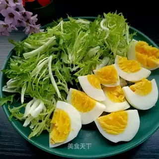 Boiled eggs with chrysanthemum