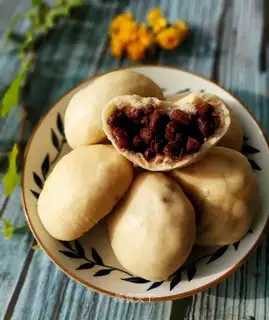 Red bean buns