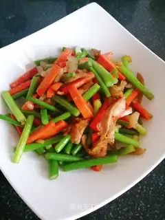 Fried garlic carrots