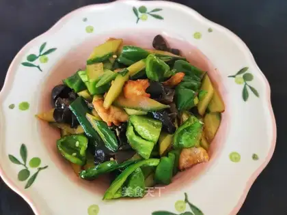 Pepper cucumber fried meat