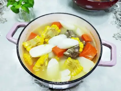 Corn meds, corn carrot, pigbone soup