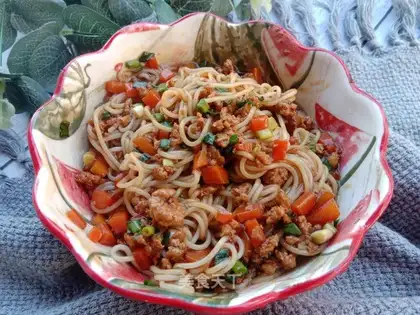 Carrot sauce noodles