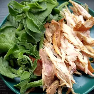 Pepper chicken with iced grass