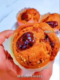 Sweet red date cake