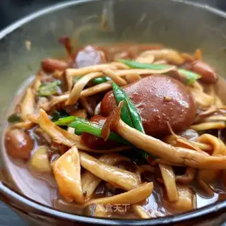 Pig hoofed deer mushrooms