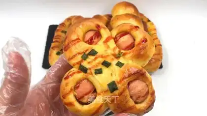Classic sausage bread