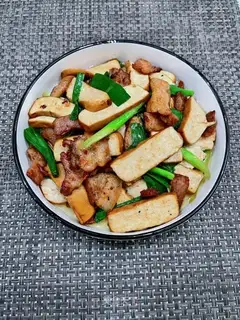 Scrambled and fried meat