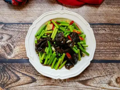 ♪ Little peppers of garlic and wood ♪