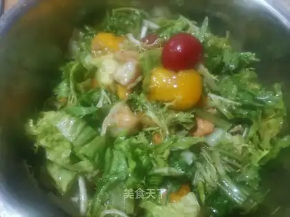 Mango butter and shrimp salad