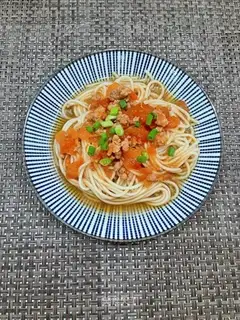 Tomato sauce noodles