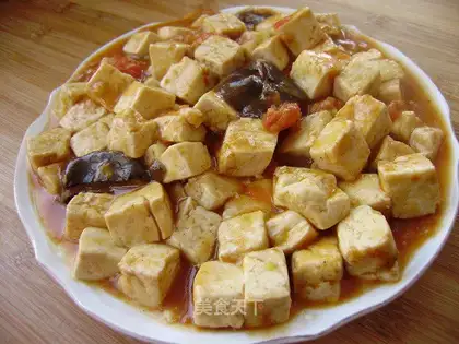 Braised tofu with tomatoes and mushrooms