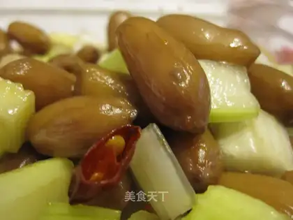 Spiced peanuts salad