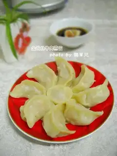 Steamed beef dumplings with gold and silver silk