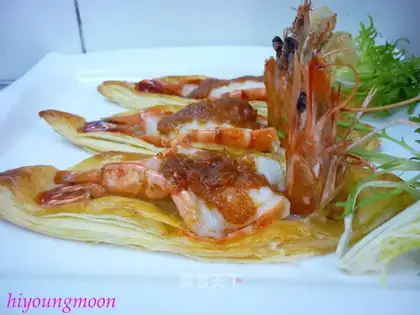 Grilled prawns in meringue