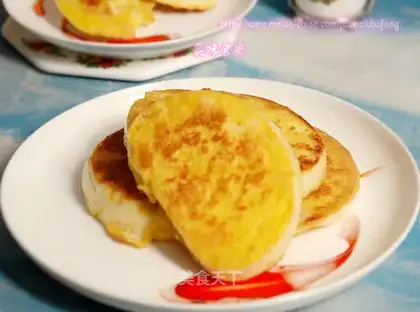 Fried steamed buns with eggs