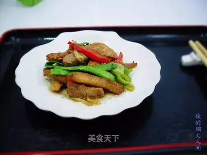 Scrambled pork with garlic