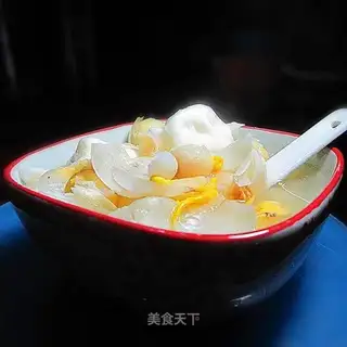 Rock sugar, lily, lotus seed sugar water