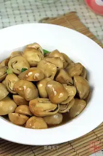 stir-fried straw mushroom